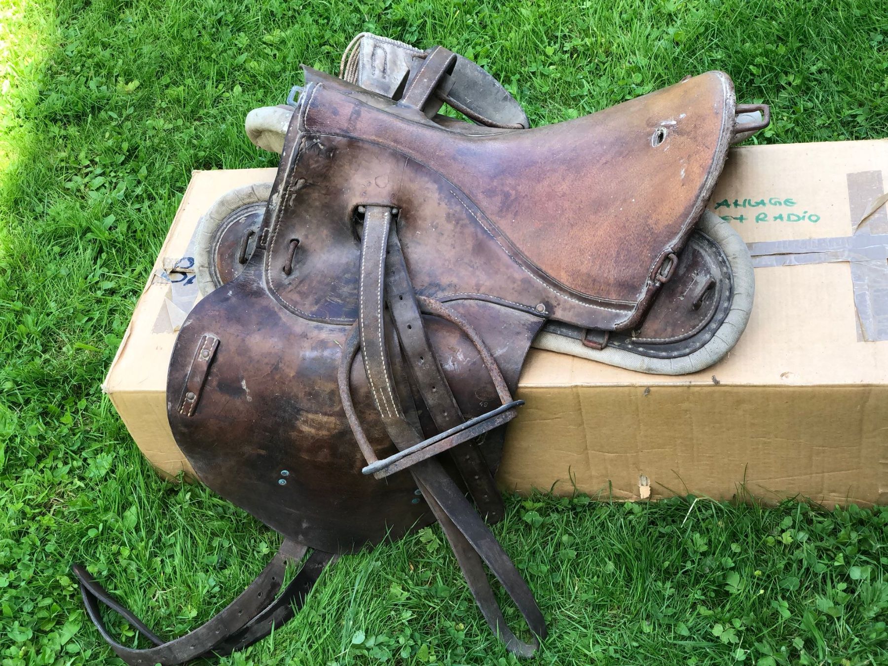 Selle & Accessori: Antiker Ledersattel – Usato da Röschenz venduto da Tashroal