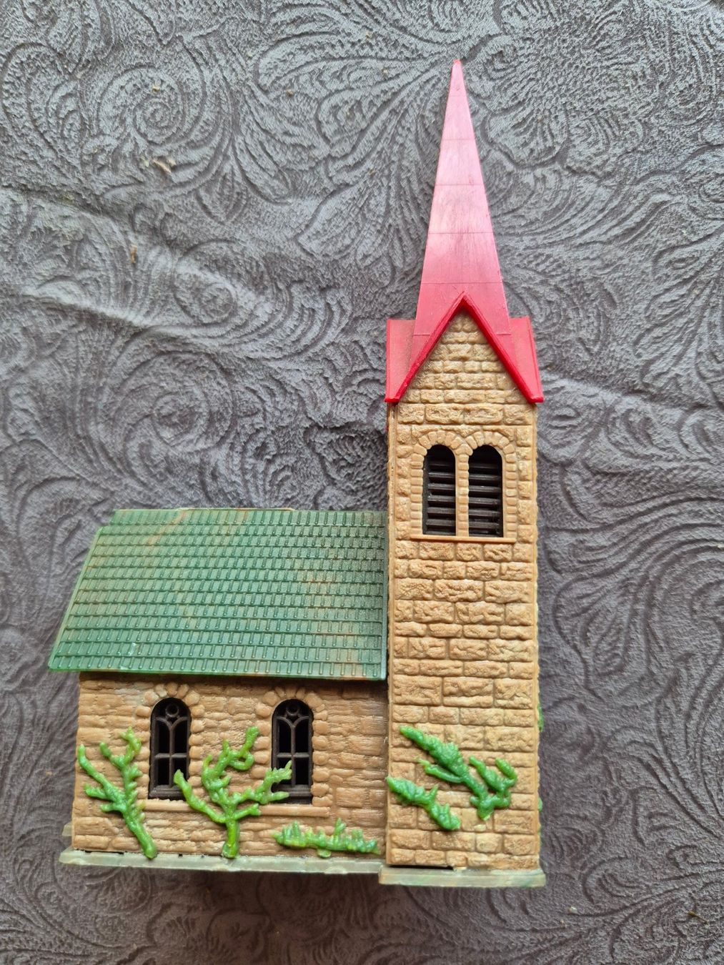 Modelleisenbahnen: Dorfkirche im Massstab N – Gebraucht aus Bibern SH von streunekater