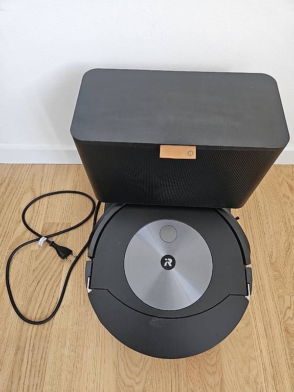 Irobot Aspirapolveri & Accessori: Neuer Irobot Roomba J7+ – Usato da Oberwil-Lieli venduto da ver_9r2k