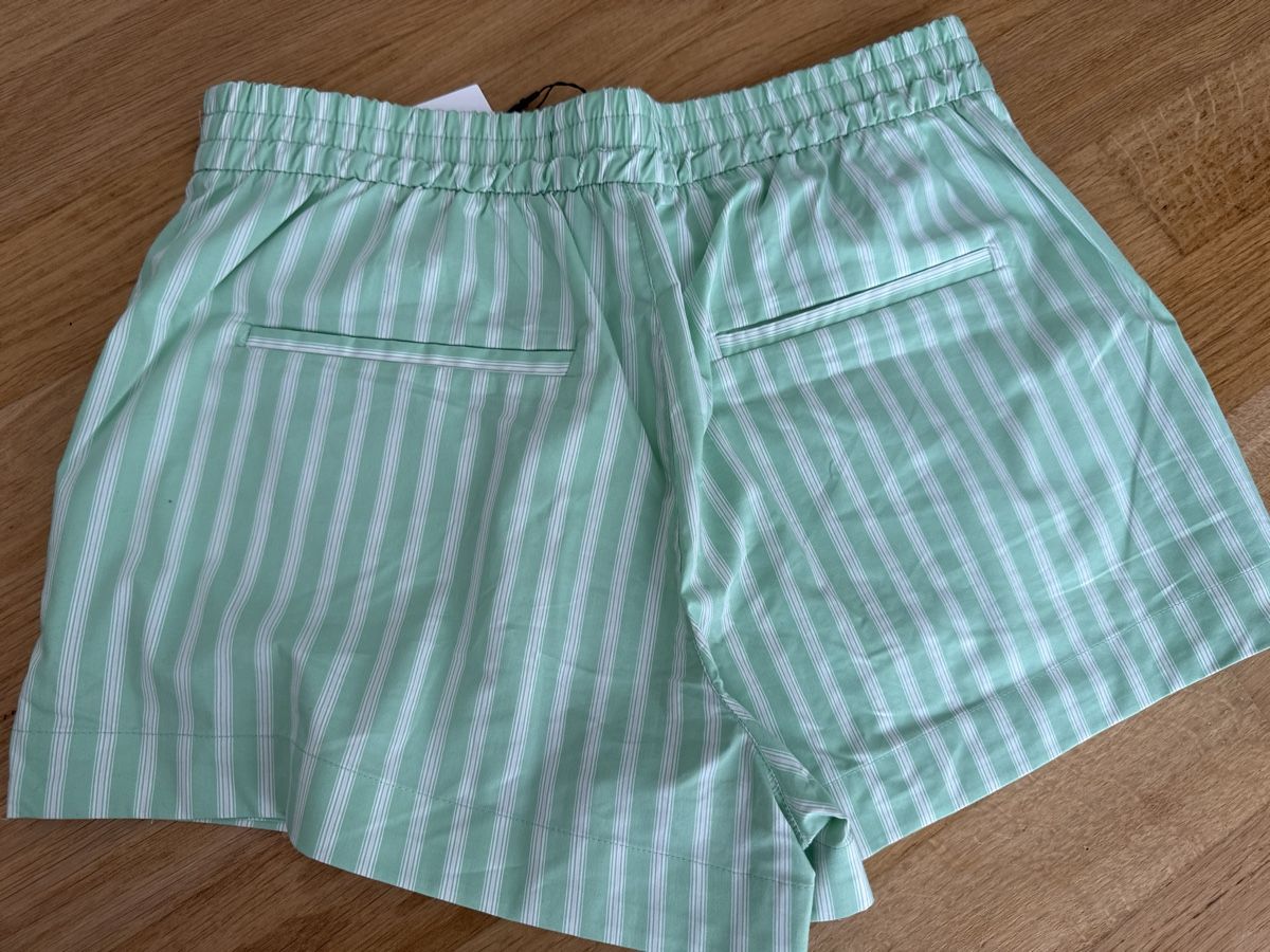 Zara Pantaloni: Shorts ZARA Neu mit Etikett – Nuovo (secondo la descrizione) da Frauenfeld venduto da m_19h 3