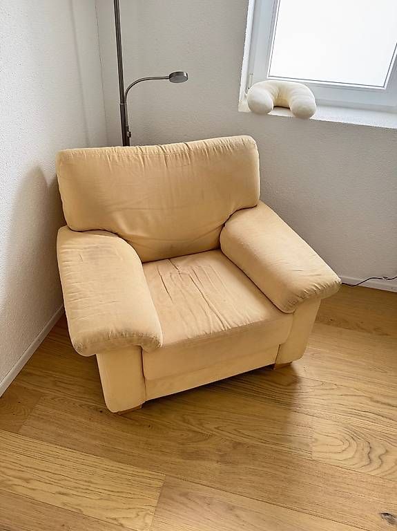 Sofas: Ausziehbare Couch mit verschiebbarem Halbmond & Lesesessel – Gebraucht aus Suhr von fin_gm2c 4