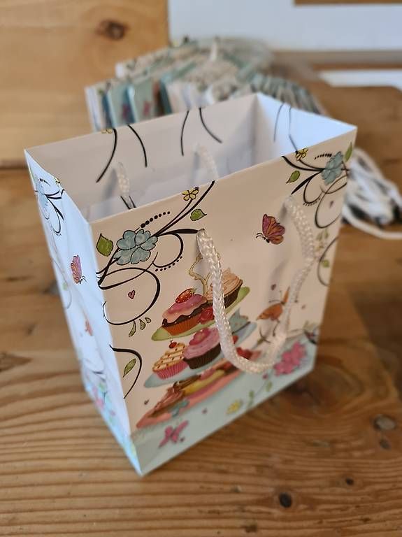 Borse: Papiertasche Cupcake – Usato da Oberuzwil venduto da Noluma