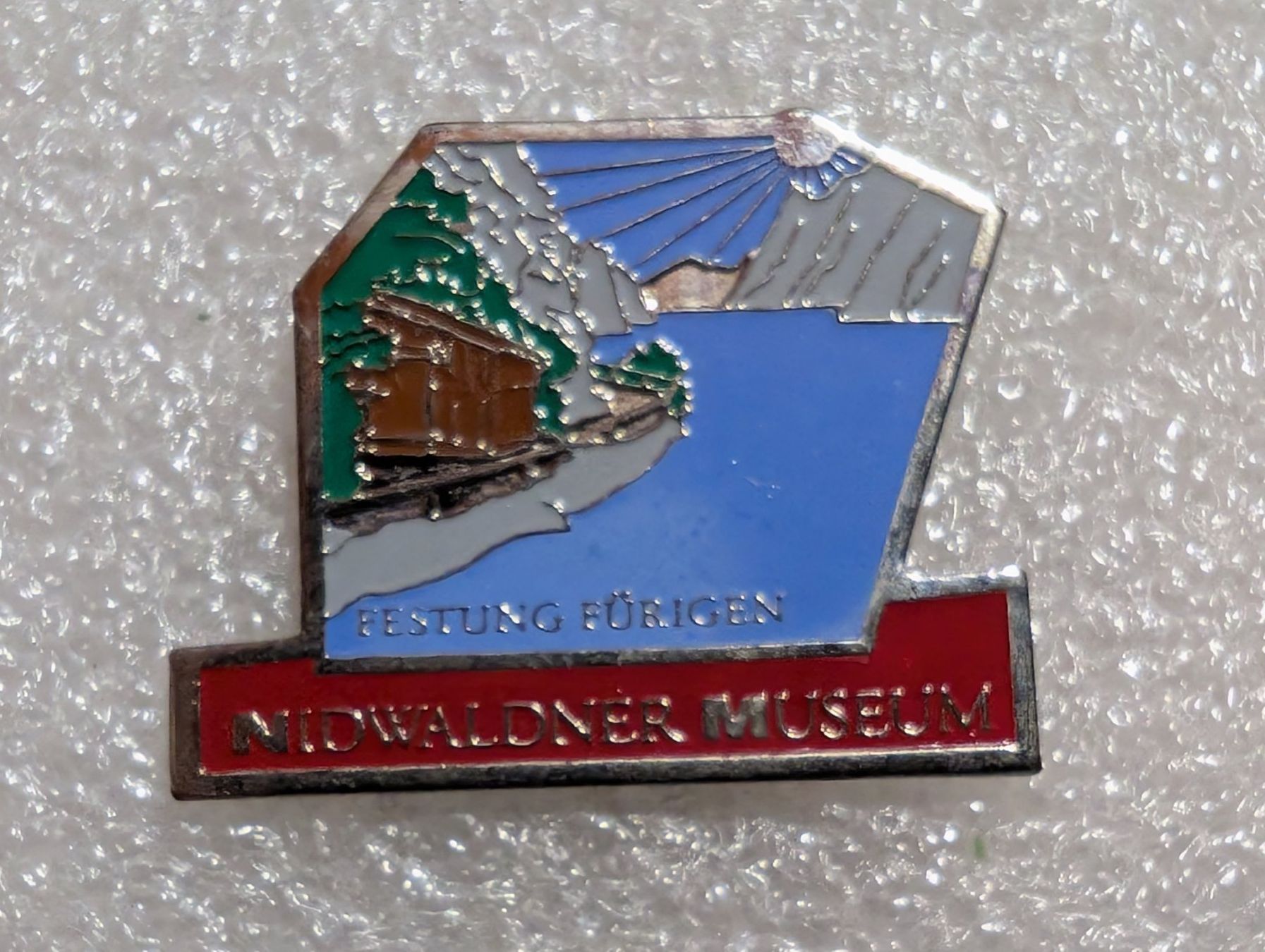 Placchette & Badge: Ansteckpin 281: Nidwalder Museum – Usato da Oppligen venduto da Pin-Fall-Shop