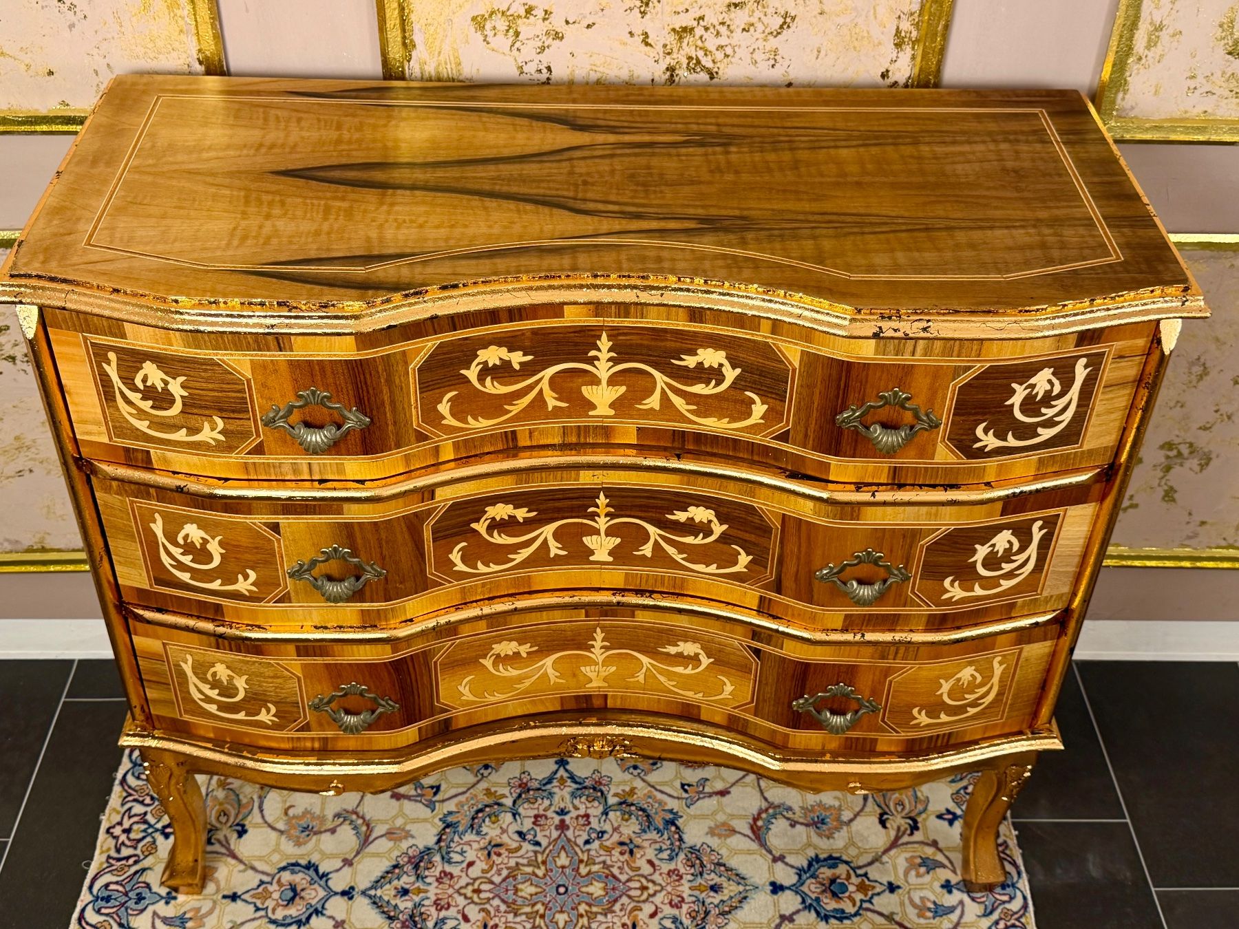 Cassettiere: Barock Kommode mit Intarsien – Usato da Aarburg venduto da Nikys-Woods 1