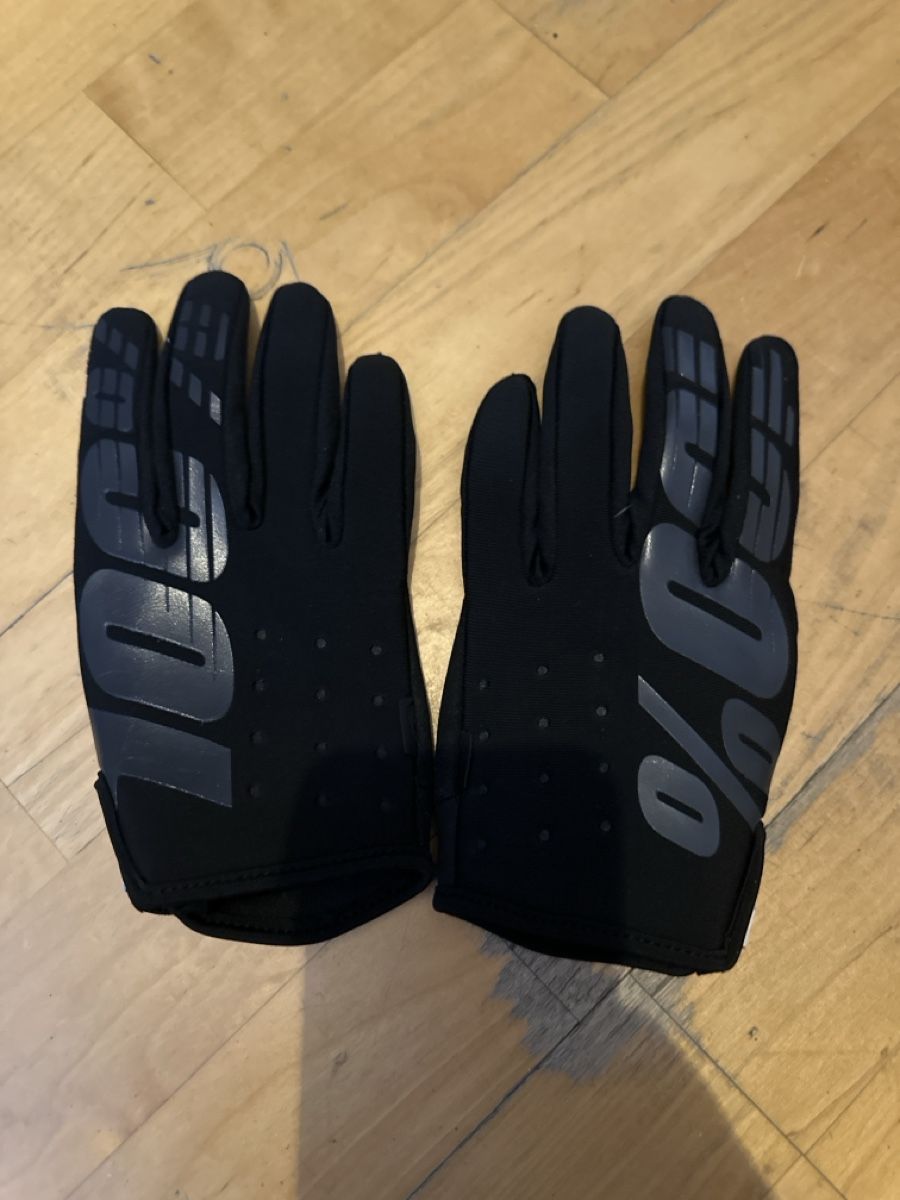 Guanti & manicotti: Gant de vélo – Usato da Le Lignon venduto da Crocogril