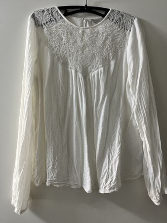 Schöne Bluse mit Spitze, Gr.: M von Trafaluc