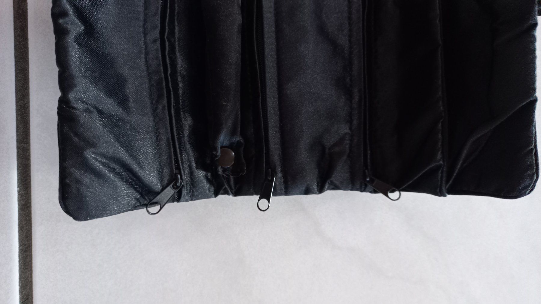 Borse: Schmuck Seiden Rollen Tasche, schwarz – Nuovo e nell'imballaggio originale da Winistorf venduto da acreativ2 2