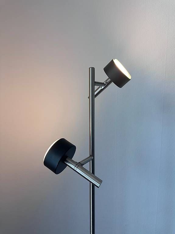 Lampade: Lampe sur pied design à deux spots orientables – Usato da Lausanne venduto da jul_v9ht 2