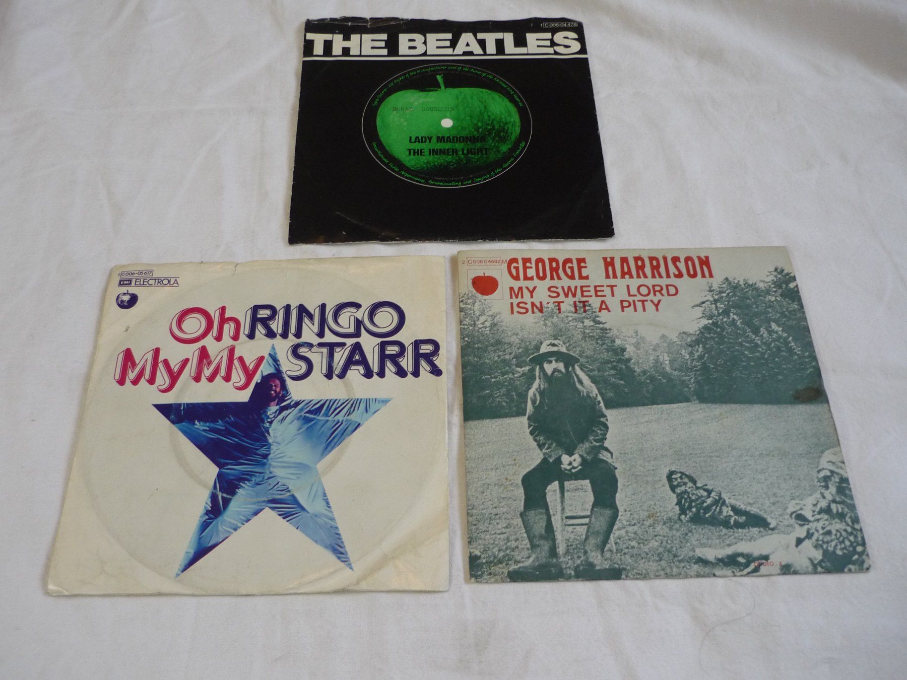 Dischi in vinile: 3x 7" Vinyl Singles - George Harrison + The Beatles + Ringo – Nuovo e nell'imballaggio originale da Beringen venduto da Flatretriever