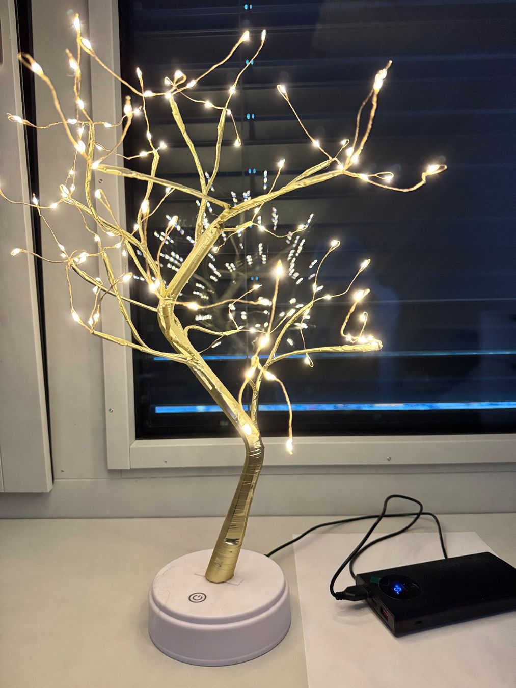Lampes: Lampe arbre LED décorative  Alimentation USB – D'occasion à Morges par con_jw6n