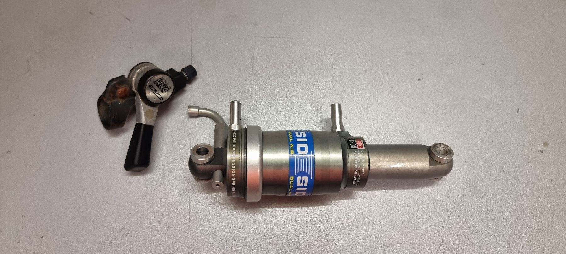 Pezzi di ricambio: Rock Shox Sid Dämpfer mit Remote – Usato da Seon venduto da Stibinio