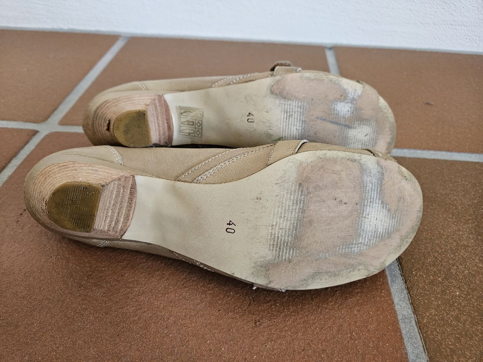 Globus Scarpe da donna: Globus Pumps Leder beige Gr. 40  – Usato da Eschenbach SG venduto da MarThu 5