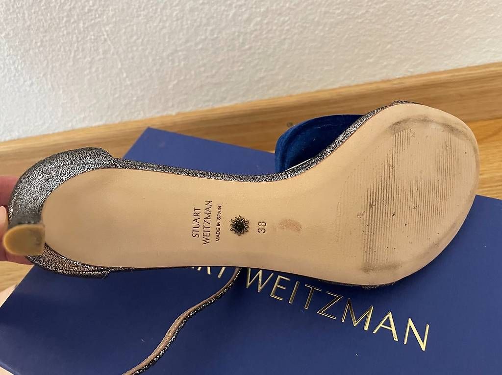 Scarpe da donna: Silberne Sandeletten Stuart Weitzman Gr. 38 – Usato da Zürich venduto da ruth024 1