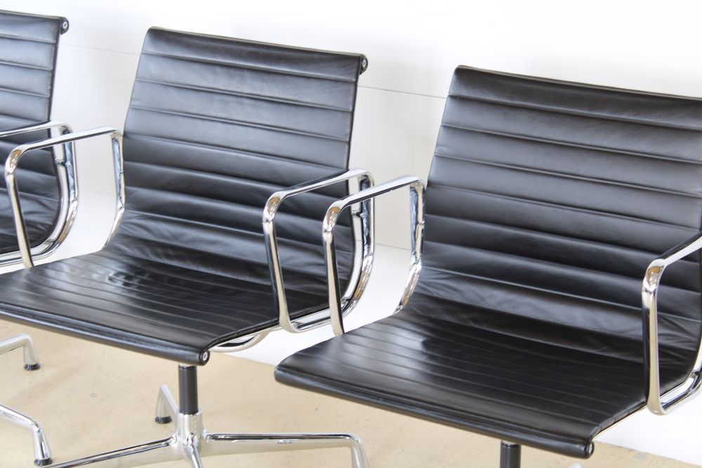 Vitra Eames Stühle EA108,  Leder und drehbar 6