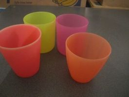 Becher 4 Stück, verschieden