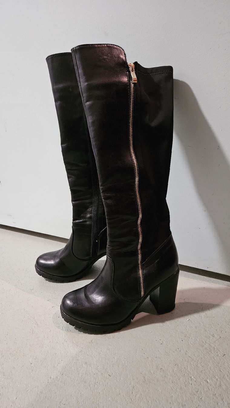 Scarpe da donna: Bottes a talon noires en 39 – Usato da Vevey venduto da Macca
