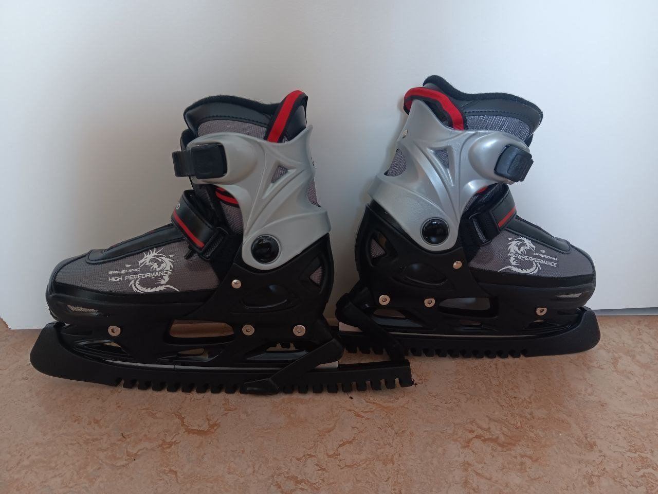 Pattini da ghiaccio: Grössenverstellbare Schlittschuhe – Usato da suhr venduto da nin_87jp 2