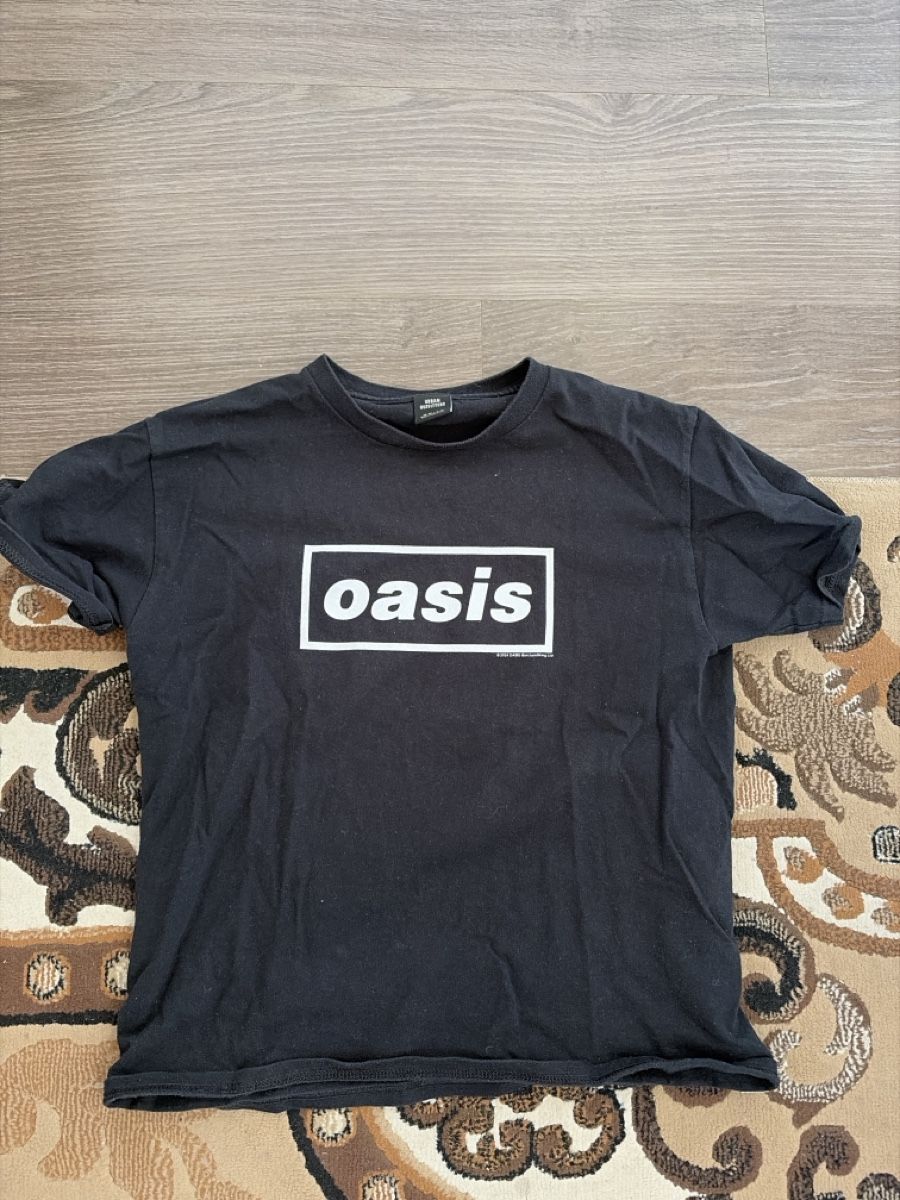 Urban Outfitters T-Shirts: Oasis Merch – Gebraucht aus Auw von lil_zts9