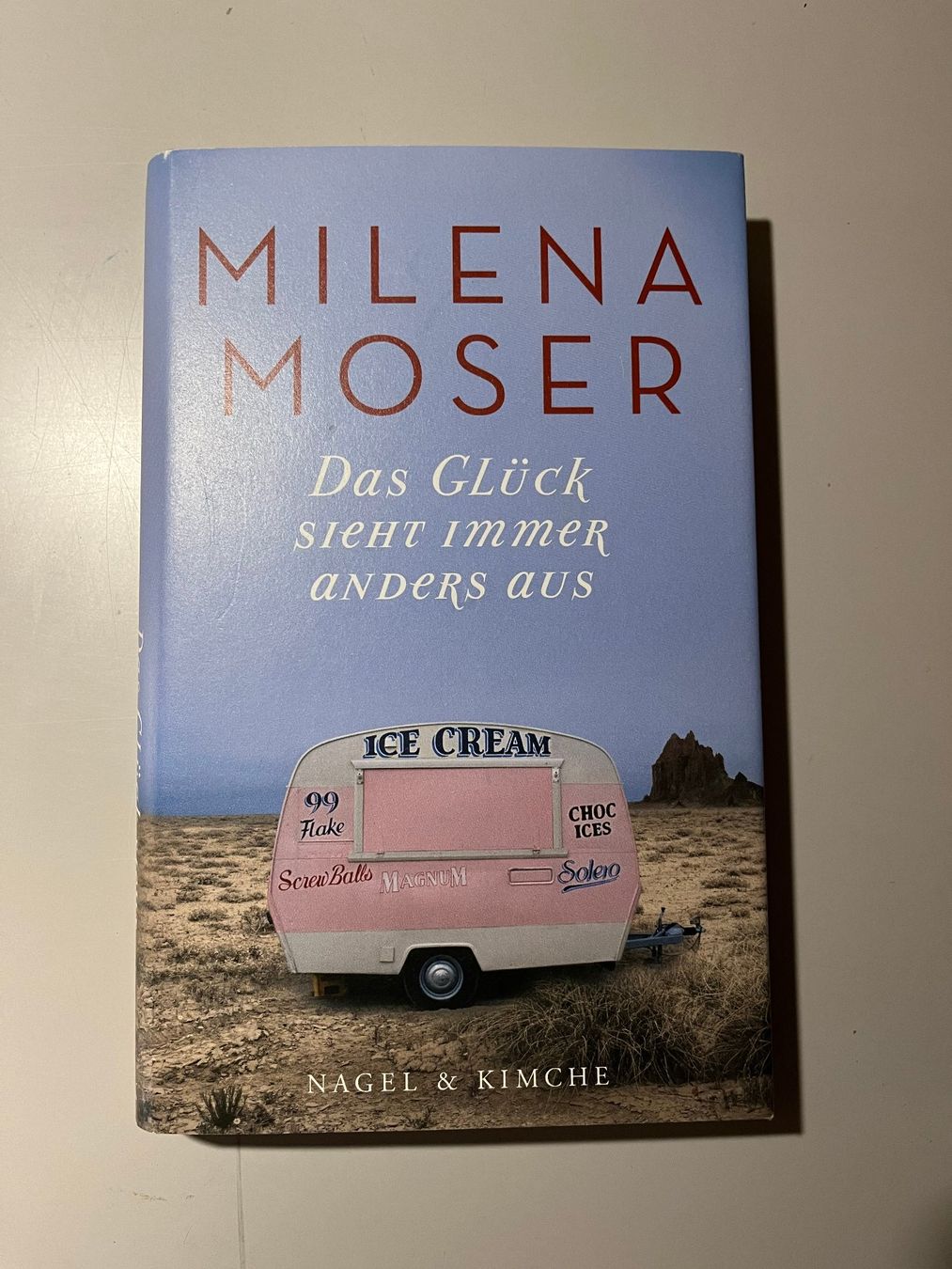 Libri: Milena Moser: Das Glück sieht immer anders aus – Usato da glattfelden venduto da kimiaxel
