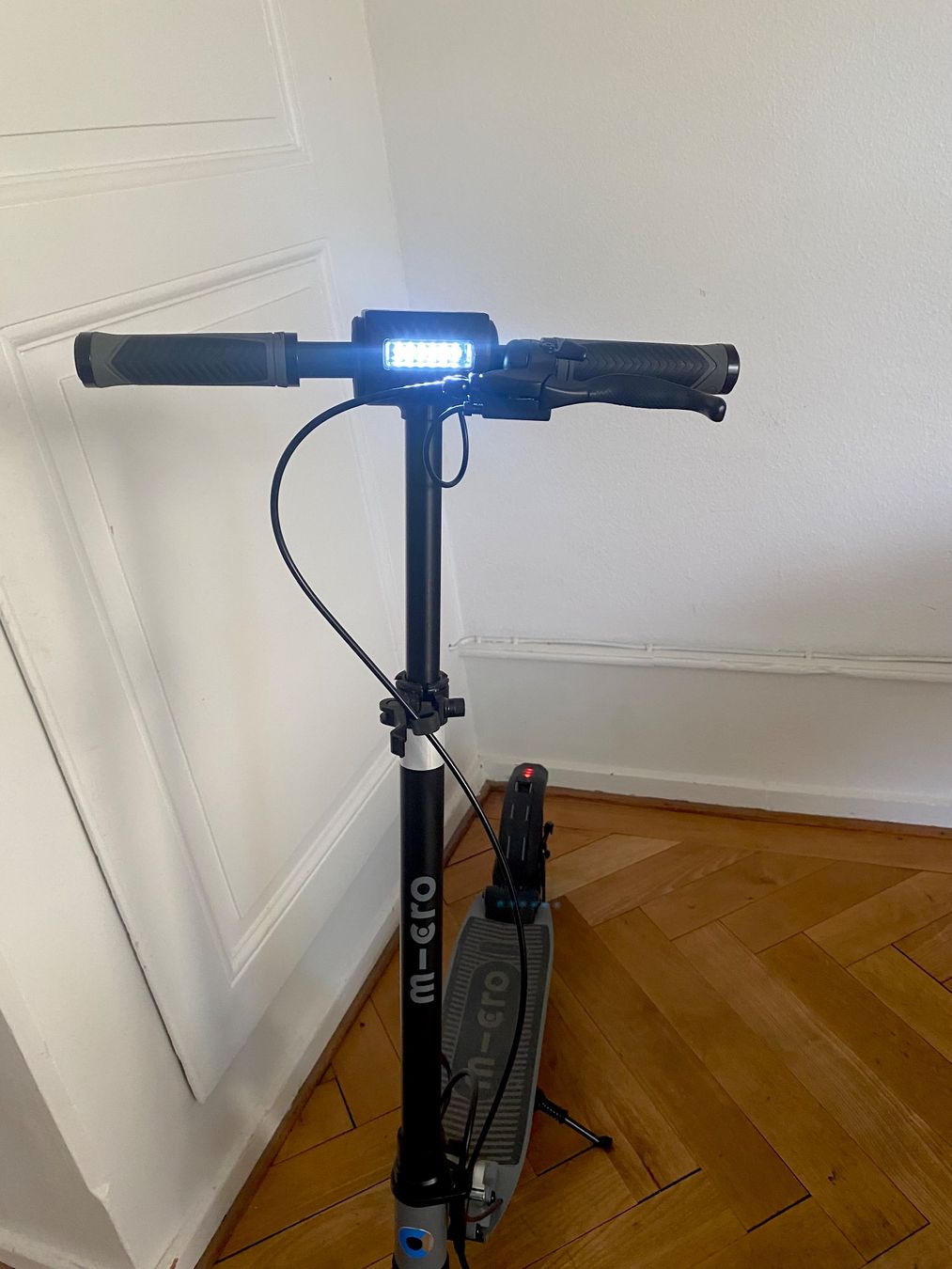 Micro Kickboard: Micro E-Scooter Micro II kaum gebraucht – D'occasion à Bern par Navarese 3