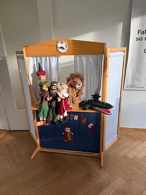 Giocattoli: Kasperlitheater mit Figuren – Usato da Zürich venduto da FILIP06