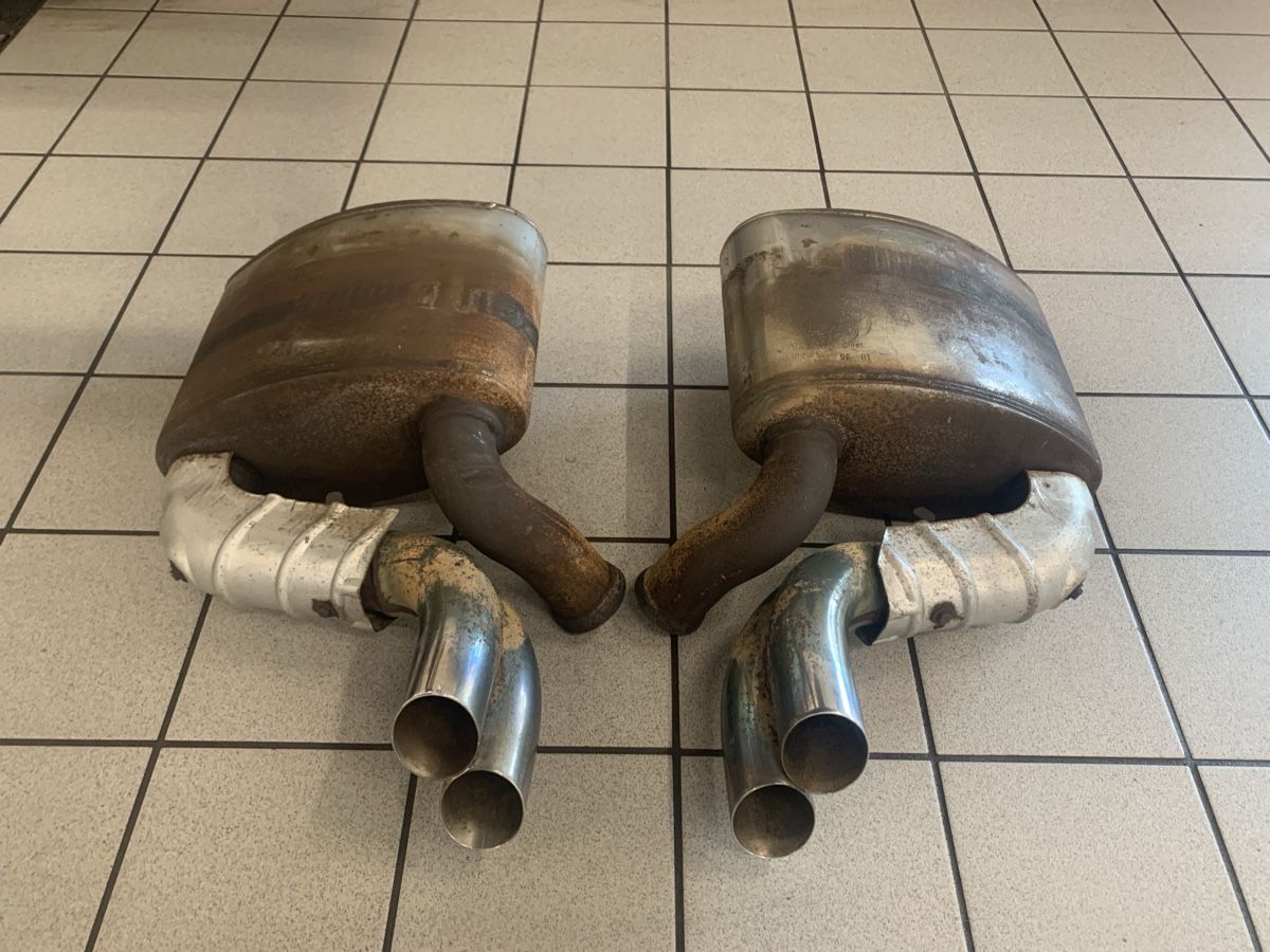 Porsche Tutti pezzi di ricambio auto: Porsche 993 échappement – Usato da Mont-sur-Lausanne venduto da Cosbele