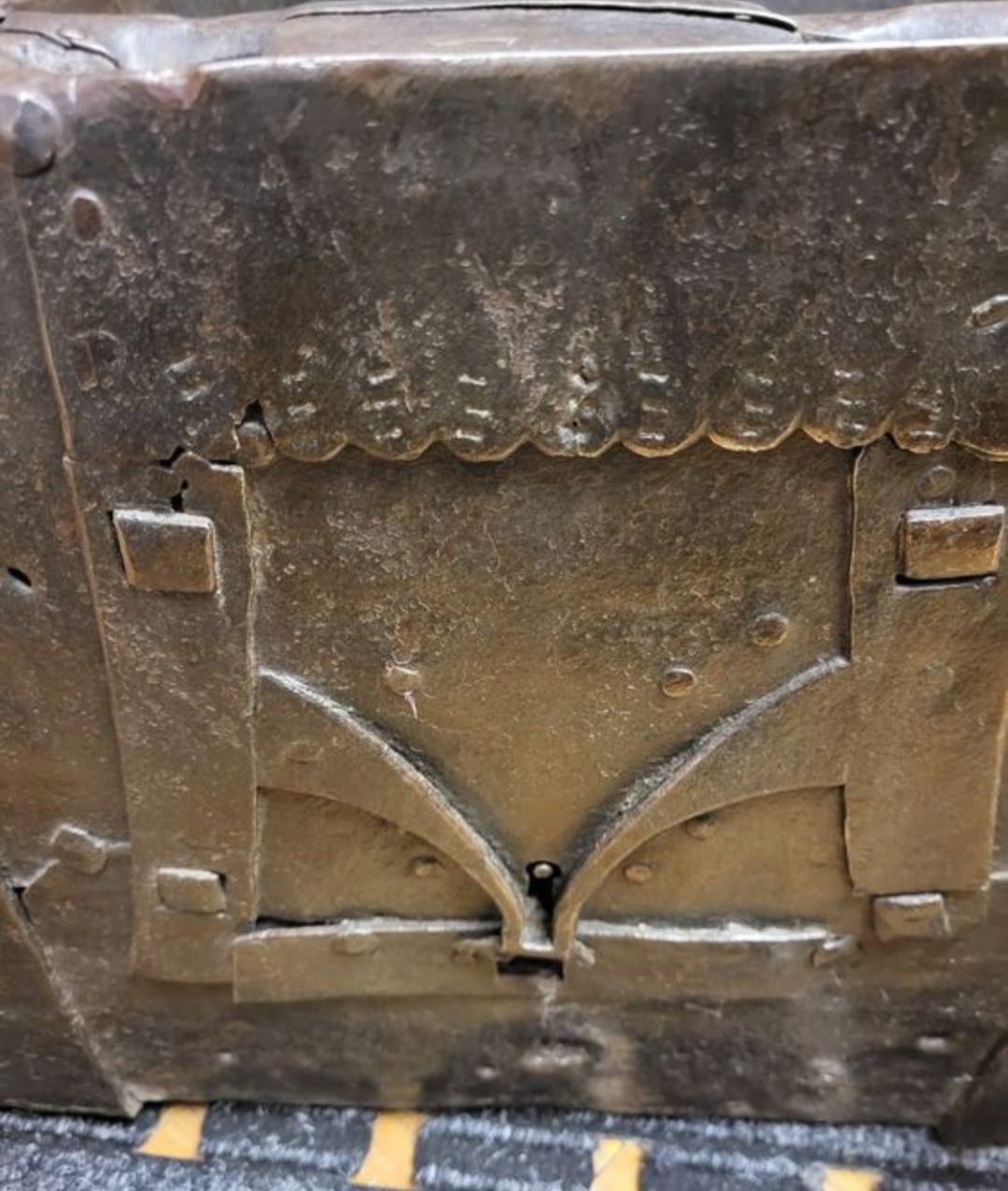Truhen: eisen truhe museal – Gebraucht aus Schwellbrunn von Omega-alpha 4