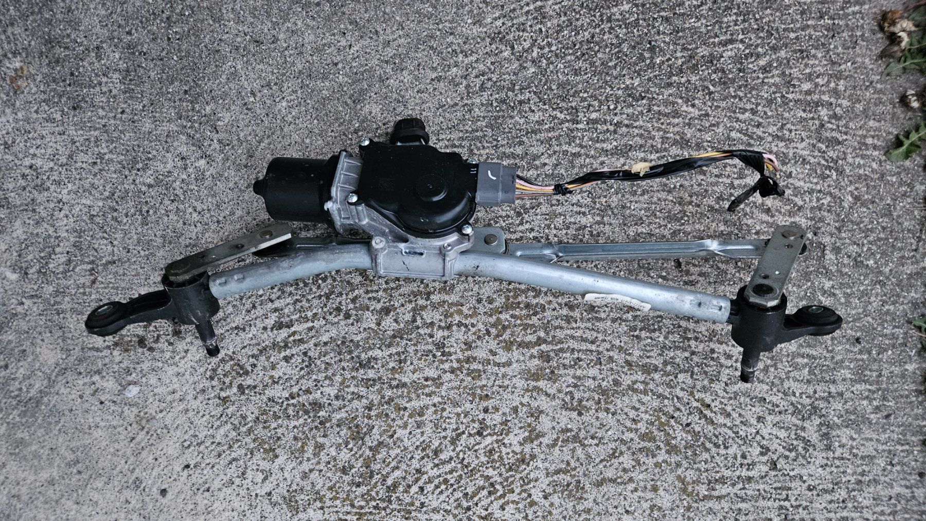Tutti pezzi di ricambio auto: Dacia Dokker Wischermotor mit Gestänge – Usato da Sarnen venduto da Profi3