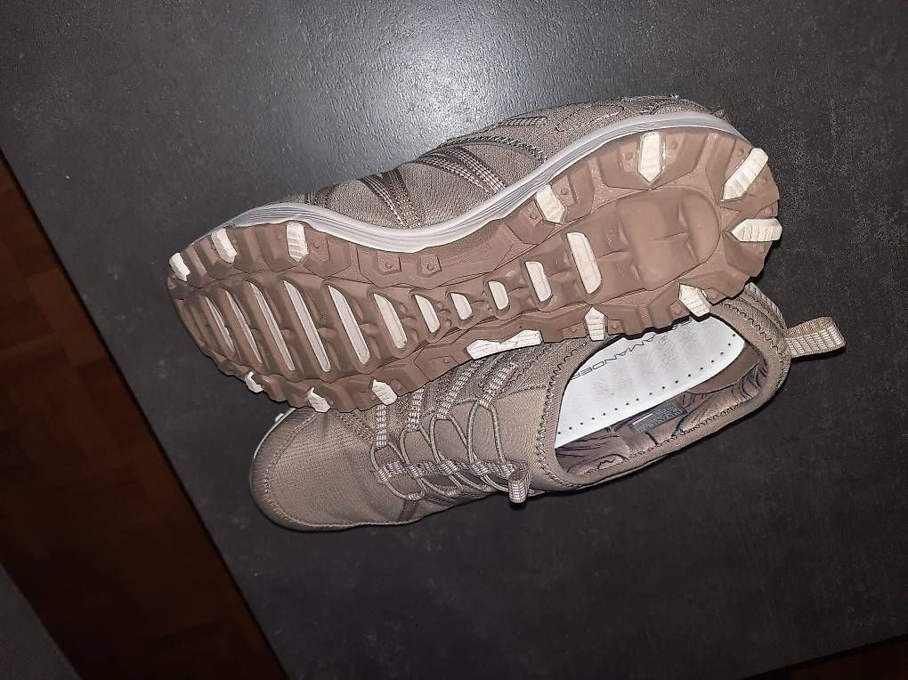 Scarpe da donna: Damen Sneakers – Usato da Schwerzenbach venduto da and_n2cd 1