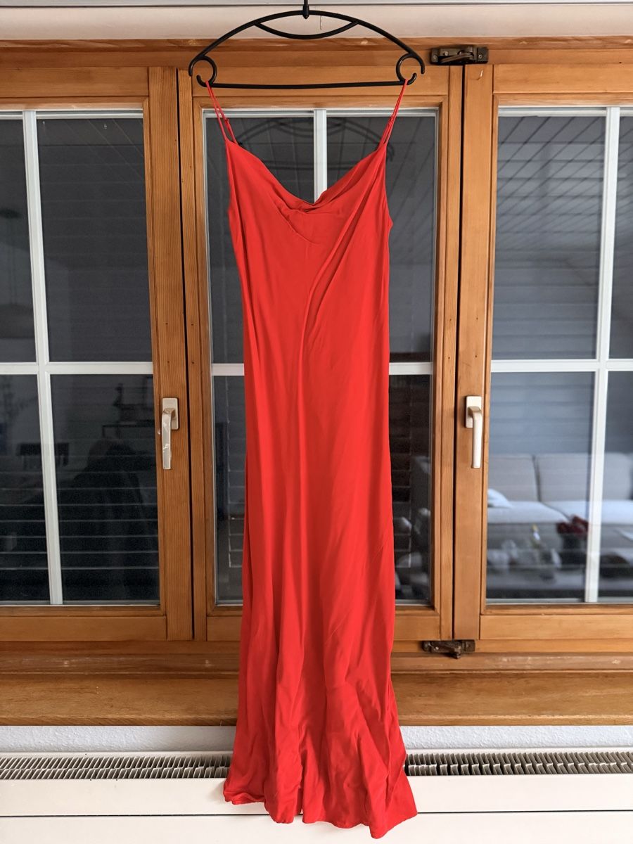 Zara Robes: Sommerliches rotes Midikleid – Neuf (Voir description) à Hölstein par leoritav