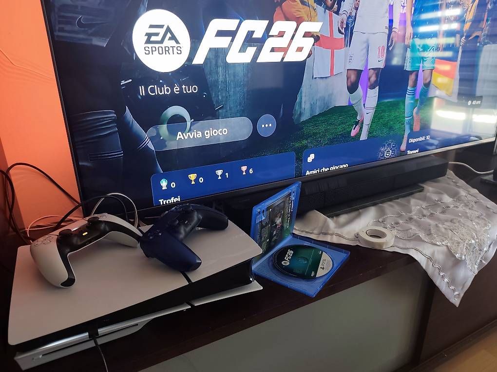 Sony Konsolen: Playstation 5  2 controller astrobot e fc26 – Gebraucht aus Vezia von yal_nzj8 3
