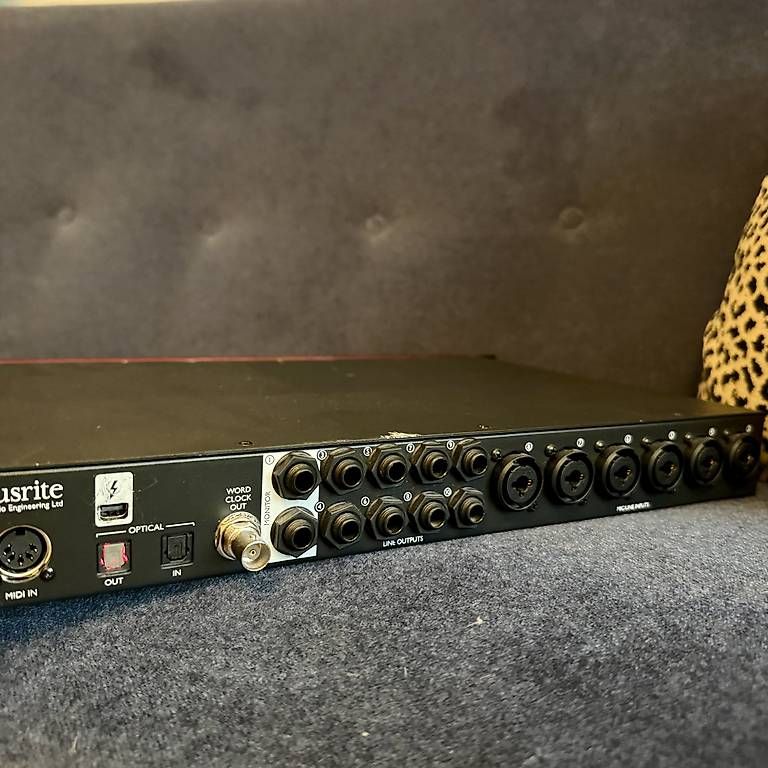 Focusrite Equipement studio: Focusrite Clarett 8Pre Thunderbolt Audio Interface – D'occasion à Luzern par Taxi.Vader 2