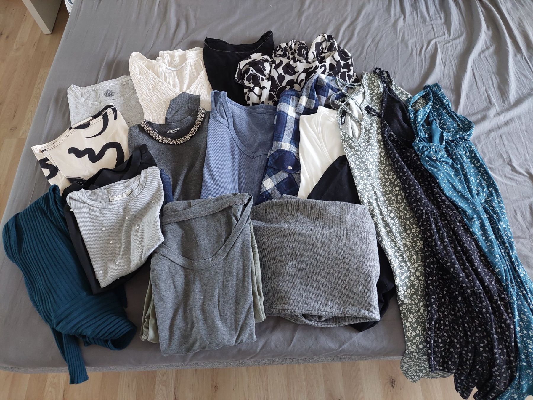 Lotti di vestiti: 21 TEILIGES MARKENKLEIDER PAKET GR. S – Usato da Münchenstein venduto da Strupfi