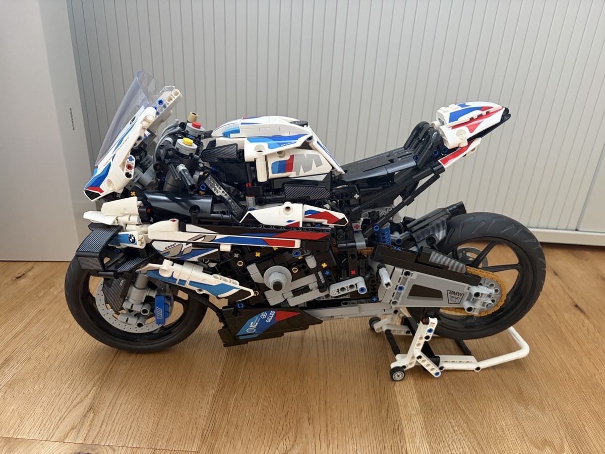 Lego Kit di costruzioni: Lego Technic BMW M 1000 RR - neuwertig – Usato da Lachen SZ venduto da Good.Deal