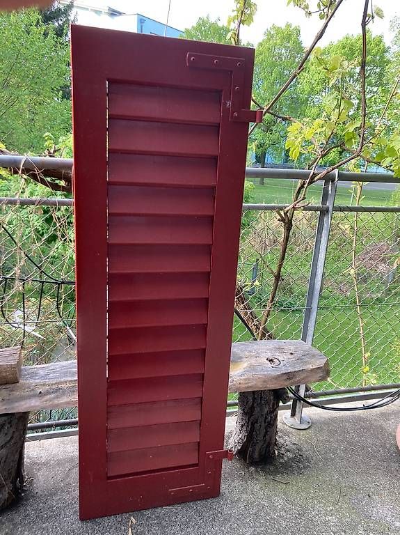 Fensterläden: Rote Fensterläden – Gebraucht aus Emmen von Molinero-yoho 2