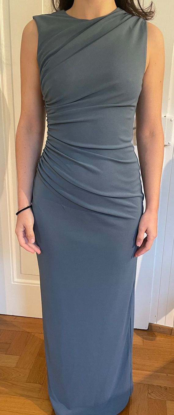 Zara Vestiti: Zara - hellgraues langes Kleid – Usato da Zürich venduto da ari_s52l 3