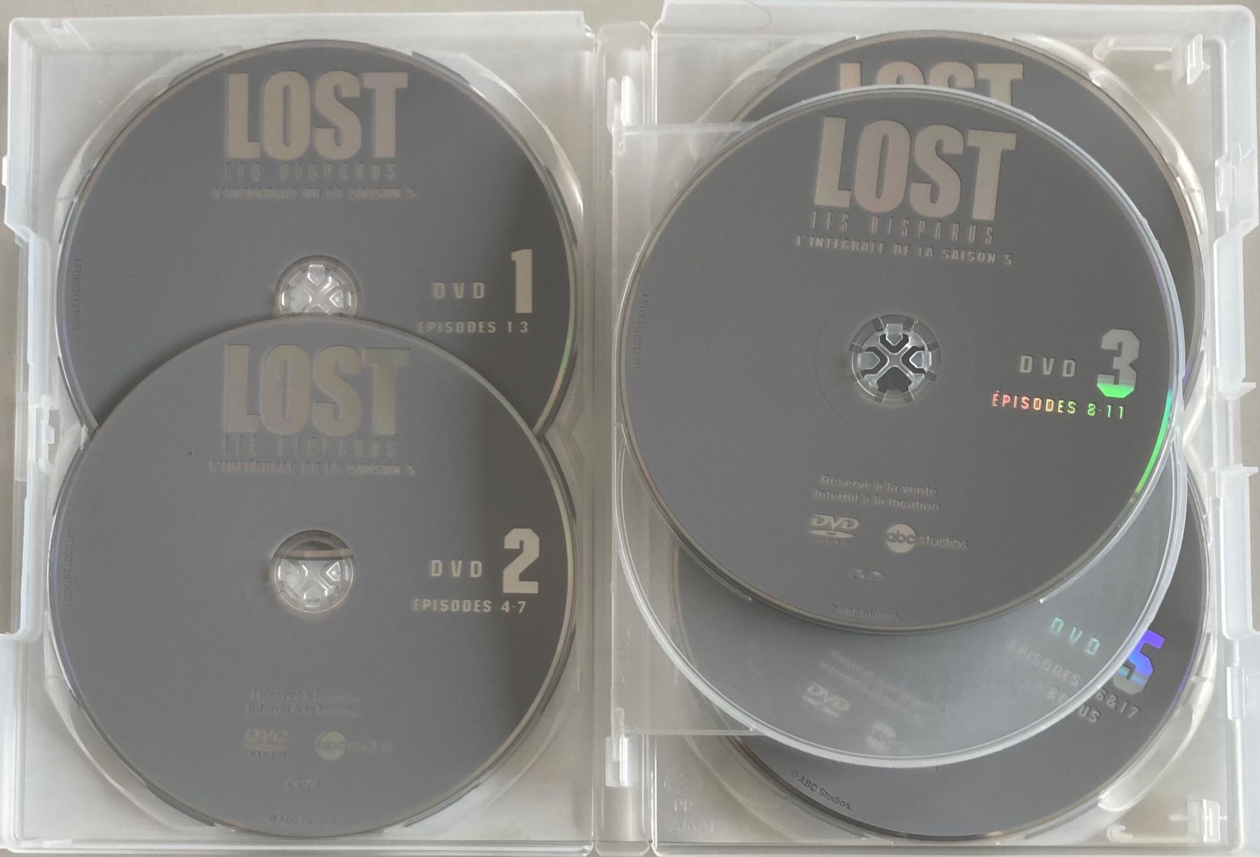 Tutti i DVDs: LOST - LES DISPARUS - L'INTÉGRALE DE LA SAISON 5 – Usato da Poliez-Pittet venduto da Newtown-Records 5