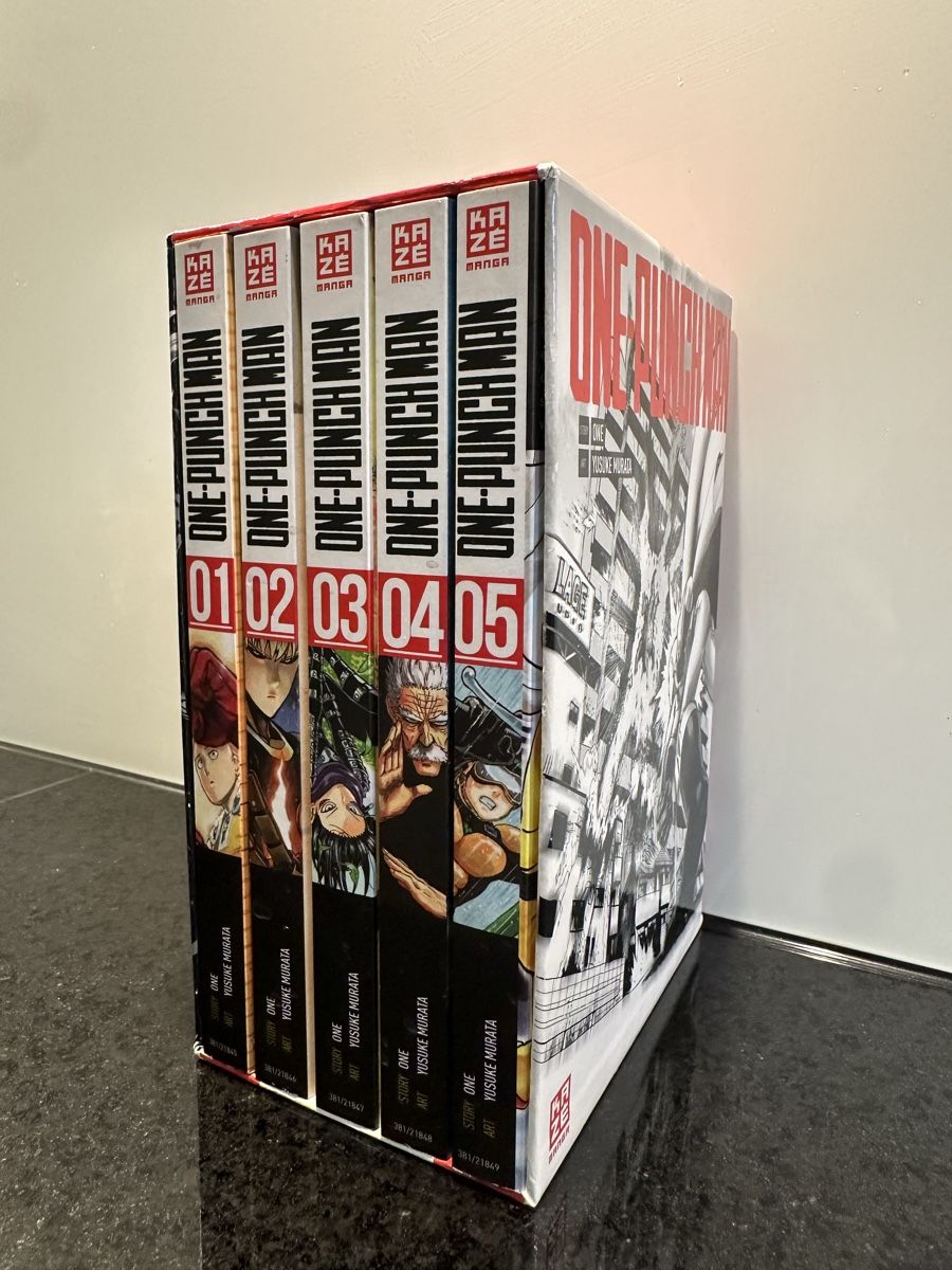 Comics: One-Punch Man – Bände 1–5 im Schuber – Gebraucht aus Neuenhof von aHamuera