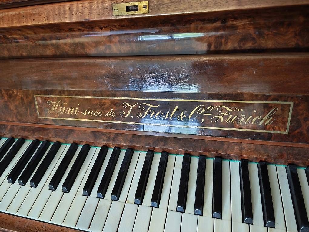 Strumenti musicali: Antikes Klavier – Usato da Gansingen venduto da linaus 1