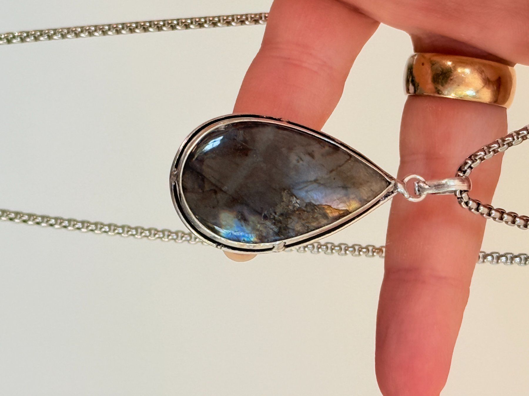 Ketten: Collier avec Labradorite – Neu und originalverpackt aus Genève von AWWA 2