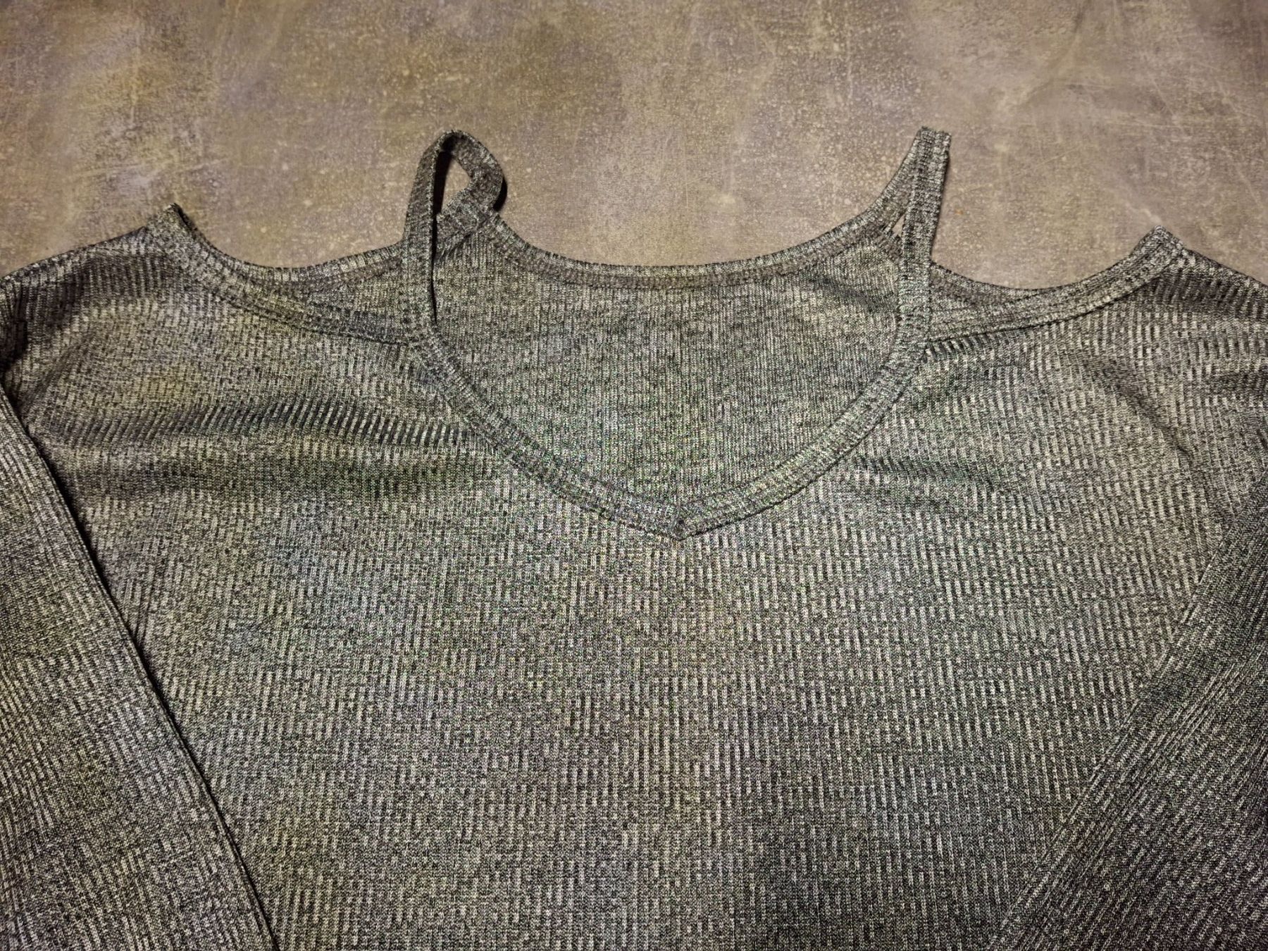 Pullover & Sweatshirts: Pull épaules dégagées col en V 65% coton taille M marque ZY – Gebraucht aus Villiers von san_jn5w