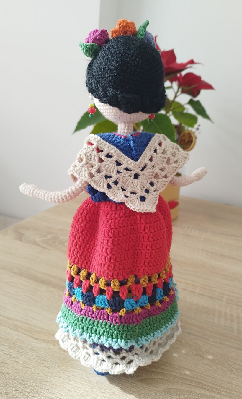 Bambole: Poupée Frida Kahlo crochetée à la main, pièce unique! – Nuovo e nell'imballaggio originale da Arnex-sur-Orbe venduto da can_97vn 8