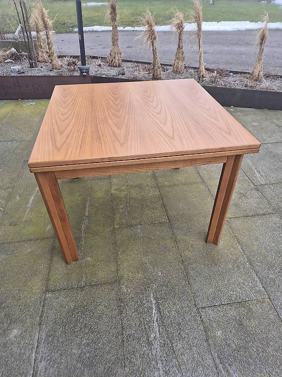 Tische: Massiver Holztisch, ausziehbar – Gebraucht aus Wollerau von Artigianalmente 2