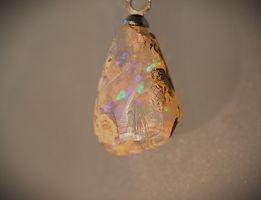Edel-Opal Anhänger inkl. versilb. Schlaufe