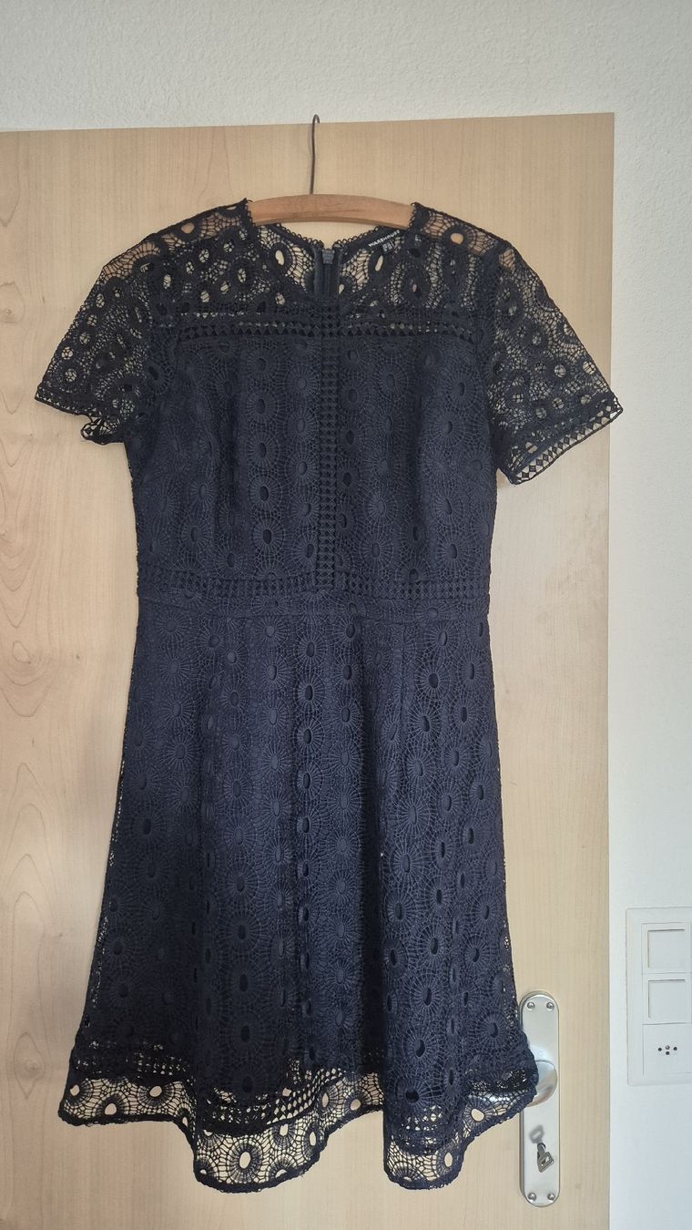 Vestiti: Warehouse Spitzenkleid, Gr. 38, Dunkelblau – Usato da Winterthur venduto da vss_h665