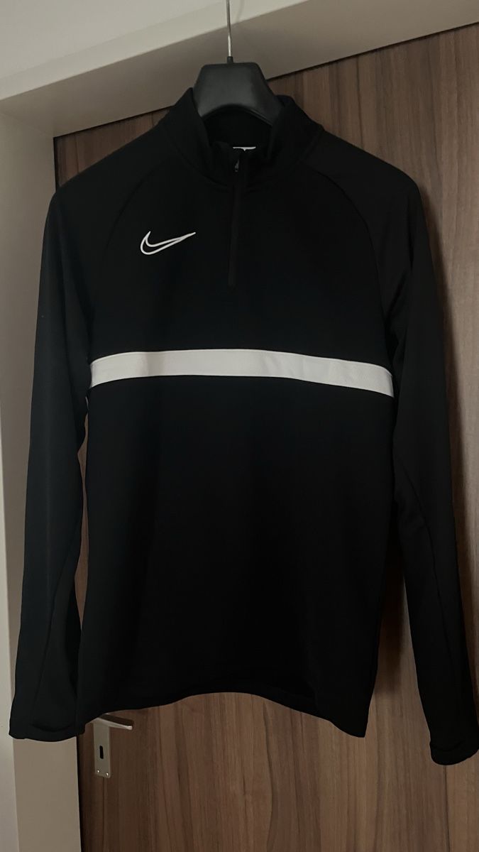Nike Leibchen & Hosen: Langarm-Shirt Fussball Nike – Neu (gemäss Beschreibung) aus Bäch SZ von giusi210