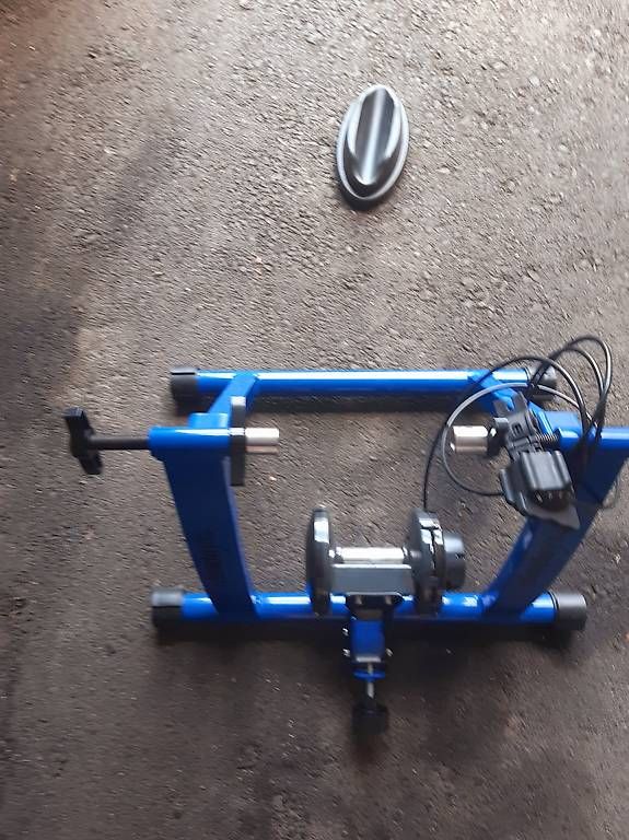 Hometrainer: Rollentrainer, gebraucht von relaxdays – Gebraucht aus Galgenen von zie_d5gn 1