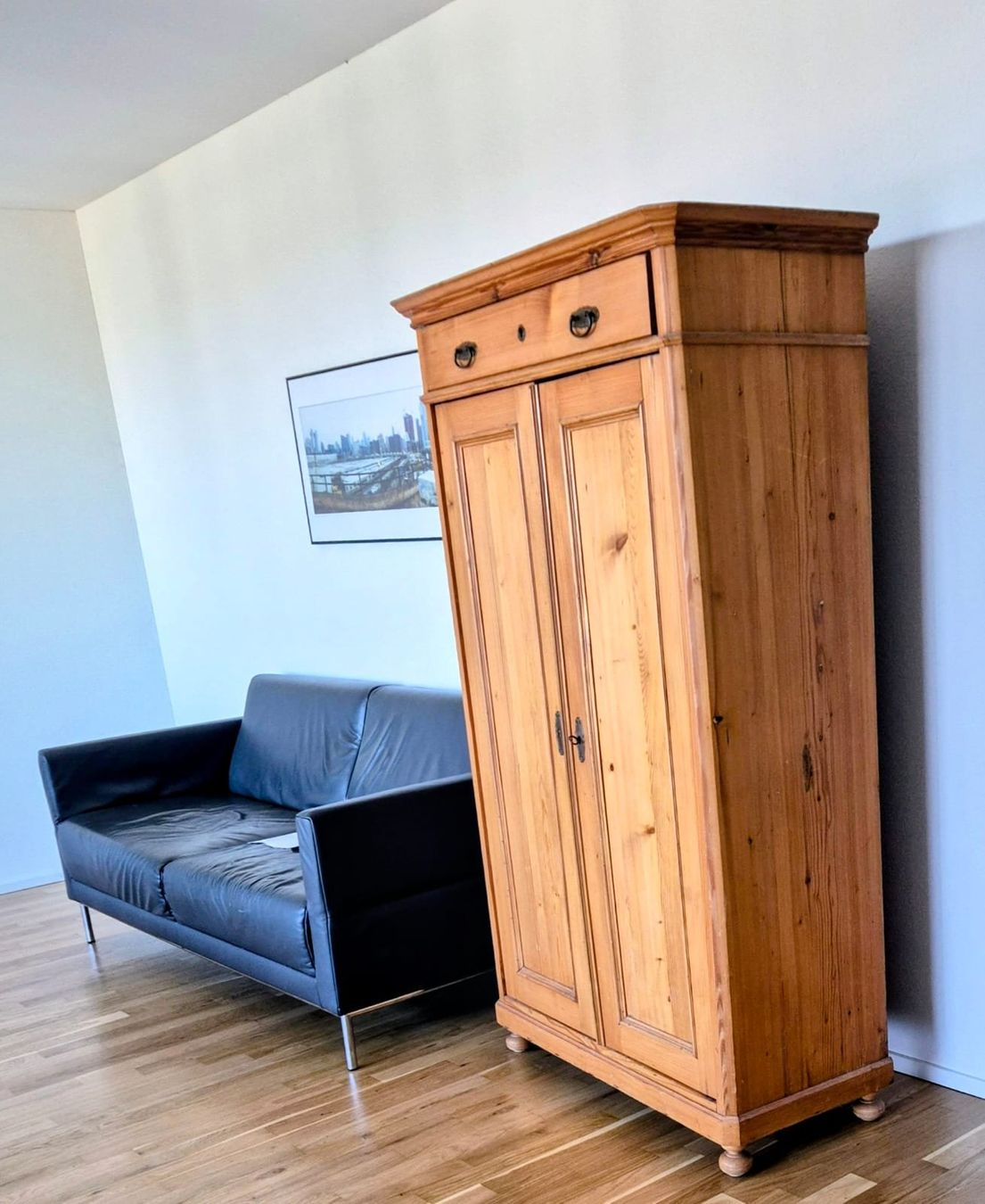 Armoires: Schrank Kiefer oder Fichte Massiv Antik restauriert – D'occasion à Allschwil par Vision139 3