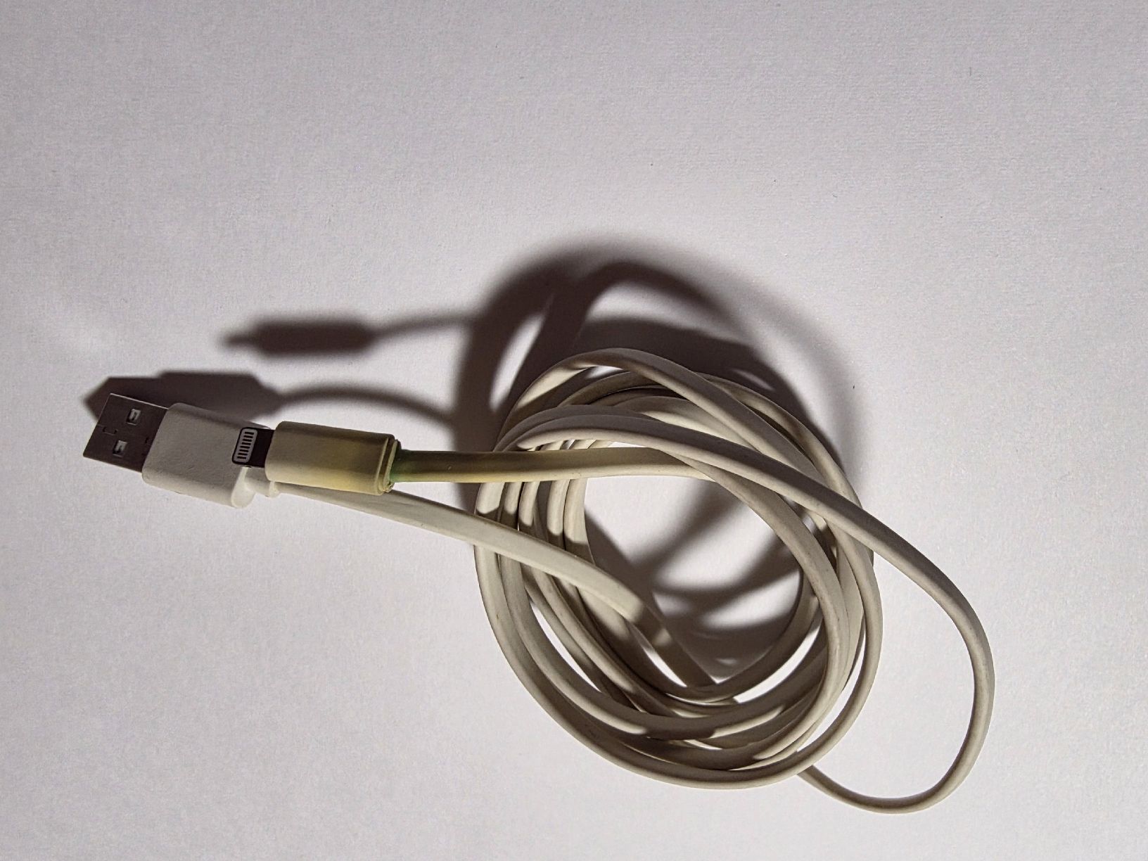 Apple Cavi: Lightning-auf-USB-Kabel 2M – Usato da Pfäffikon ZH venduto da nic_6l9v