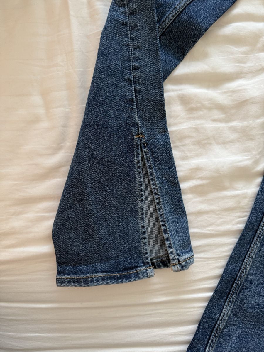 Zara Jeans: Zara Jeans mit Schlitz, top Zustand! – Gebraucht aus Volketswil von habibeoez 5